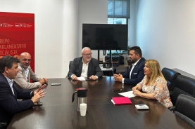 El alcalde busca colaboración para la construcción de nuevas viviendas en El Torno